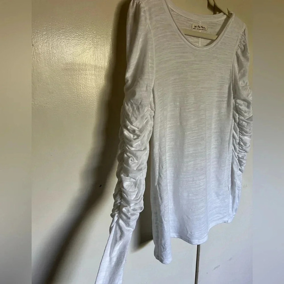 We The Free Natasha Whit Ruched Long Sleeves Top Size Medium - Picture 4 of 10